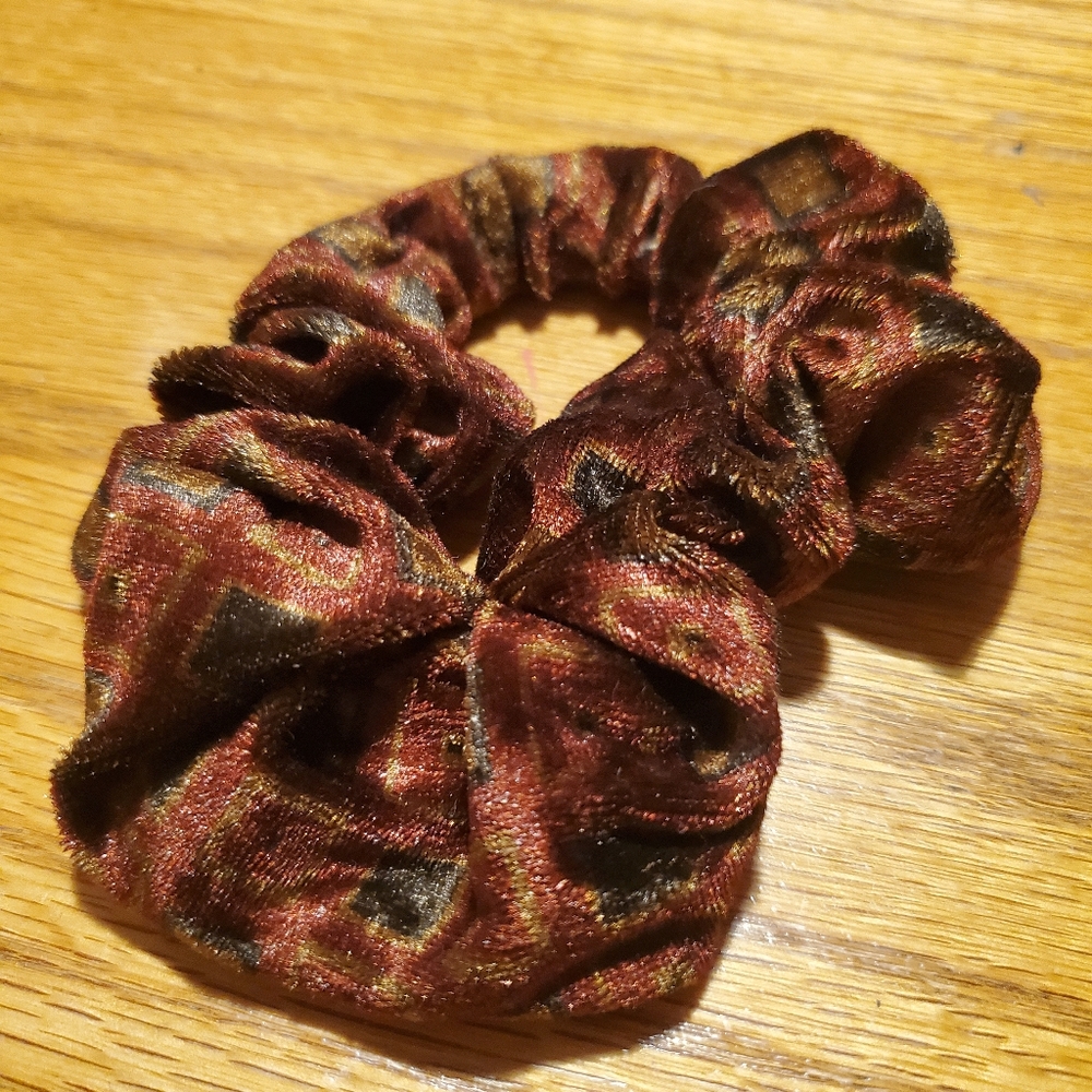 9 Velvet Hair Scrunchies - Picture 5 of 6